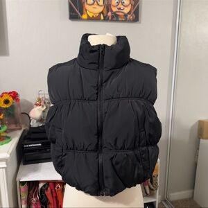 Black Zip-Up Cropped Puffer Vest